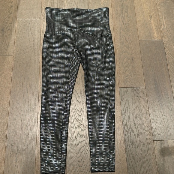 Spanx Size M Metallic Dot Print Active 7/8 Nylon High Waisted Legging - Picture 2 of 12